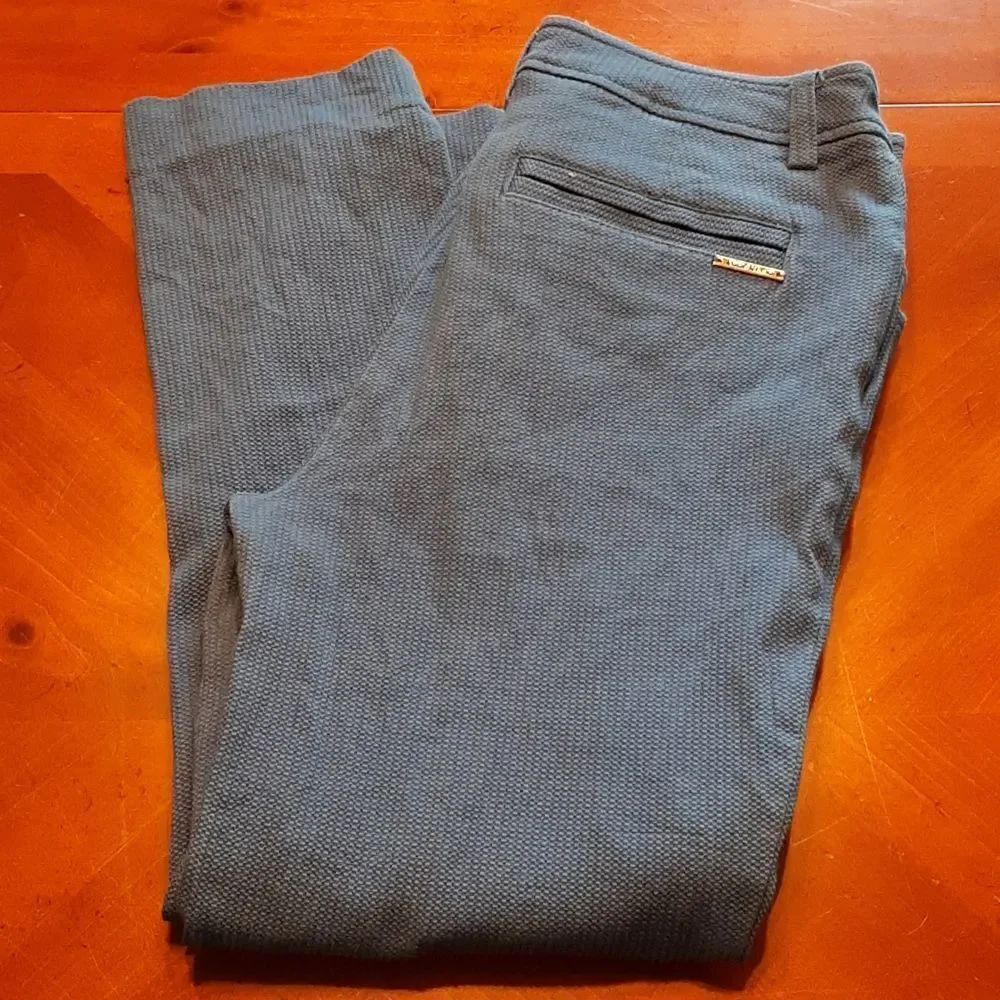 Anne Klein Blue Capris 